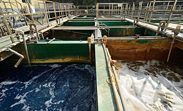 某化工企业污水处理现场图